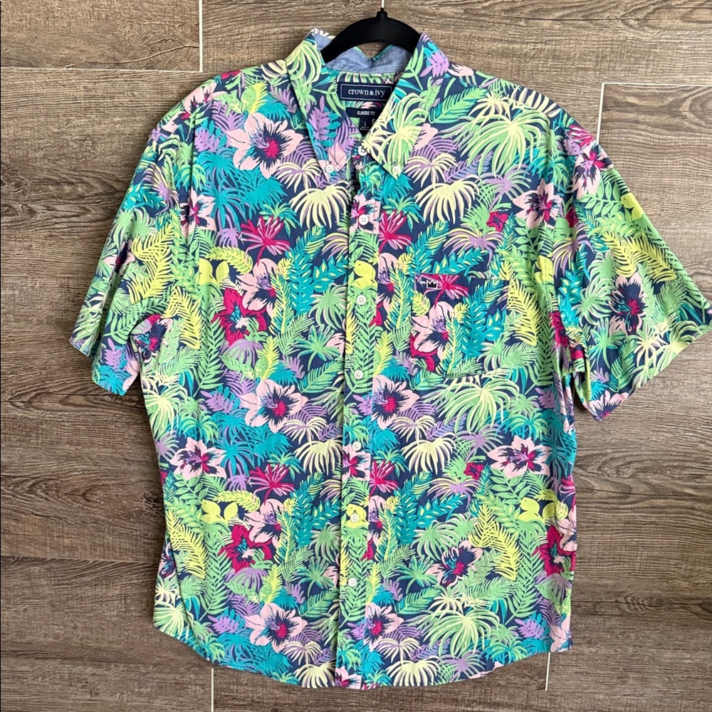 Crown & Ivy shirt EUC